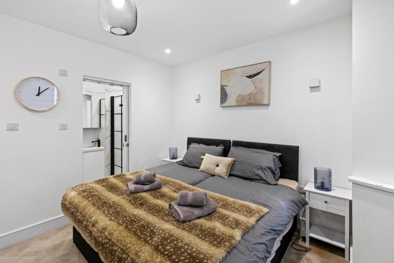Star London Vivian Avenue 2-Bed Retreat With Garden Apartment The Hyde Bagian luar foto